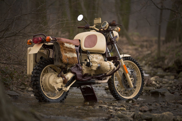 If T.E. Lawrence rode a BMW R100GS, it'd look something like this.