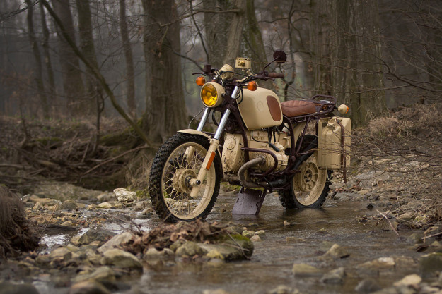 If T.E. Lawrence rode a BMW R100GS, it'd look something like this.