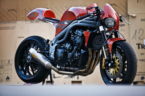 'Weslake': A red-hot Triumph Speed Triple cafe racer | Bike EXIF