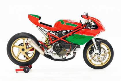 The Ducati 900SS 'Evoluzione': a thoroughly modern cafe racer with a hint of retro style.