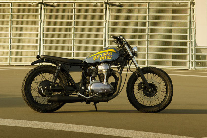 A custom Kawasaki W650 with a dash of Gallic style, courtesy of the French moto apparel brand Gentlemen's Factory.