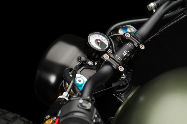 This heavily upgraded 2014 Triumph Scrambler prowls the streets of Zürich and puts out 95hp.