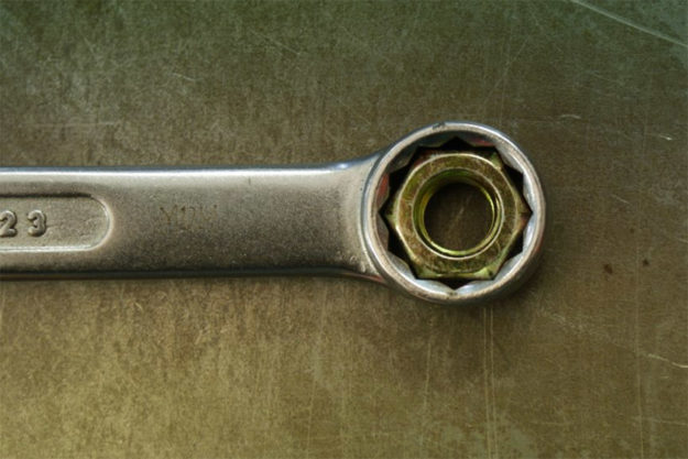 How a Ring and Open End wrench fits over a bolt