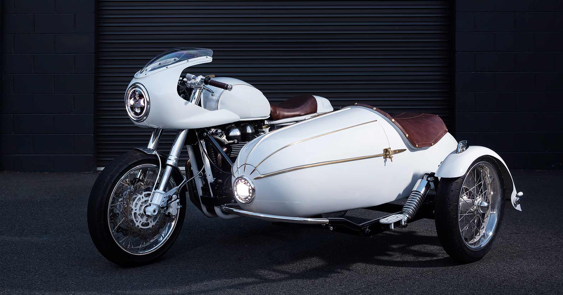 Мотоцикл с коляской. Мотоцикл Triumph с коляской. Мотоцикл с коляской Sidecar. Триумф с коляской Ретроцикл. R NINET Sidecar.