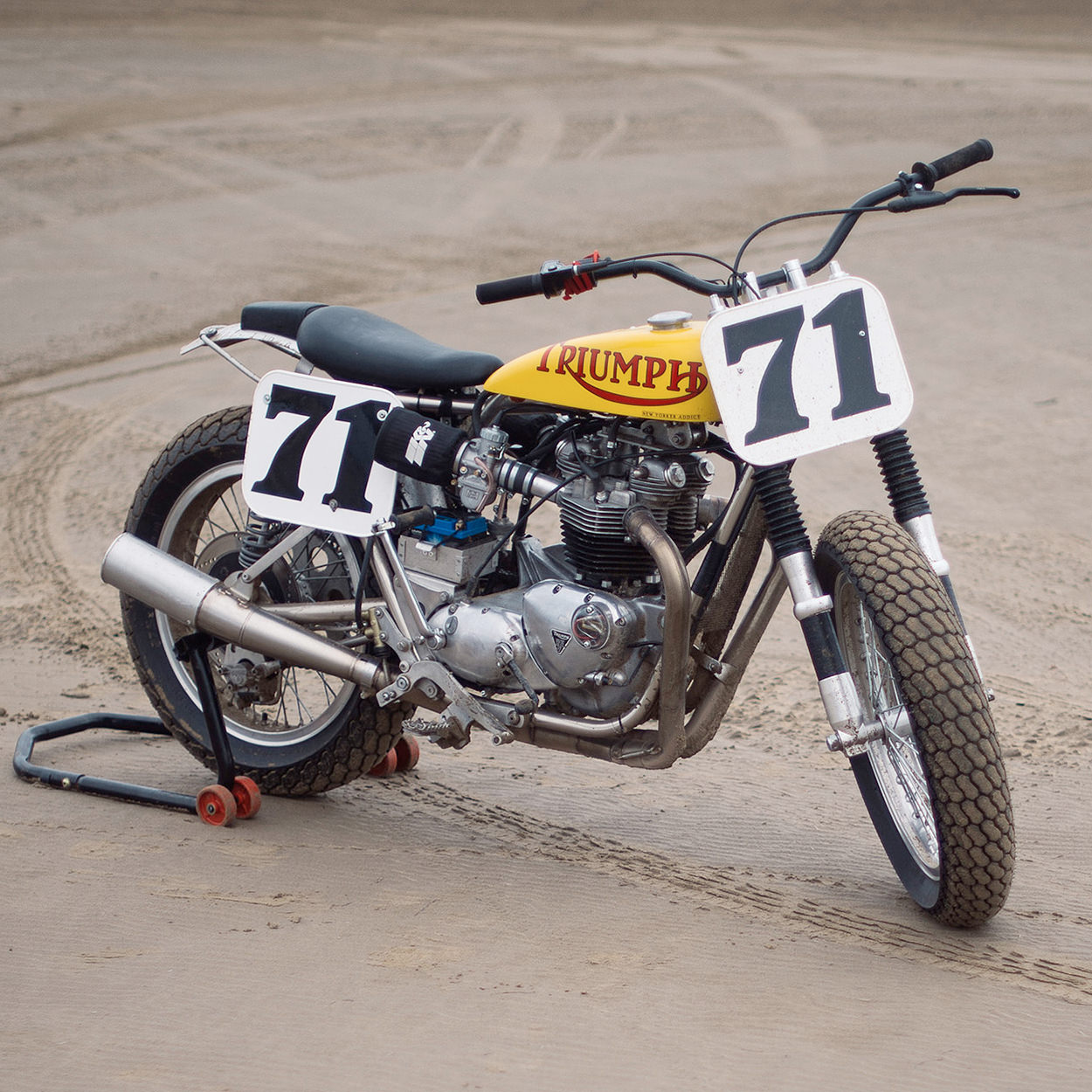 Triumph TR6 flat tracker by Christophe Canitrot 