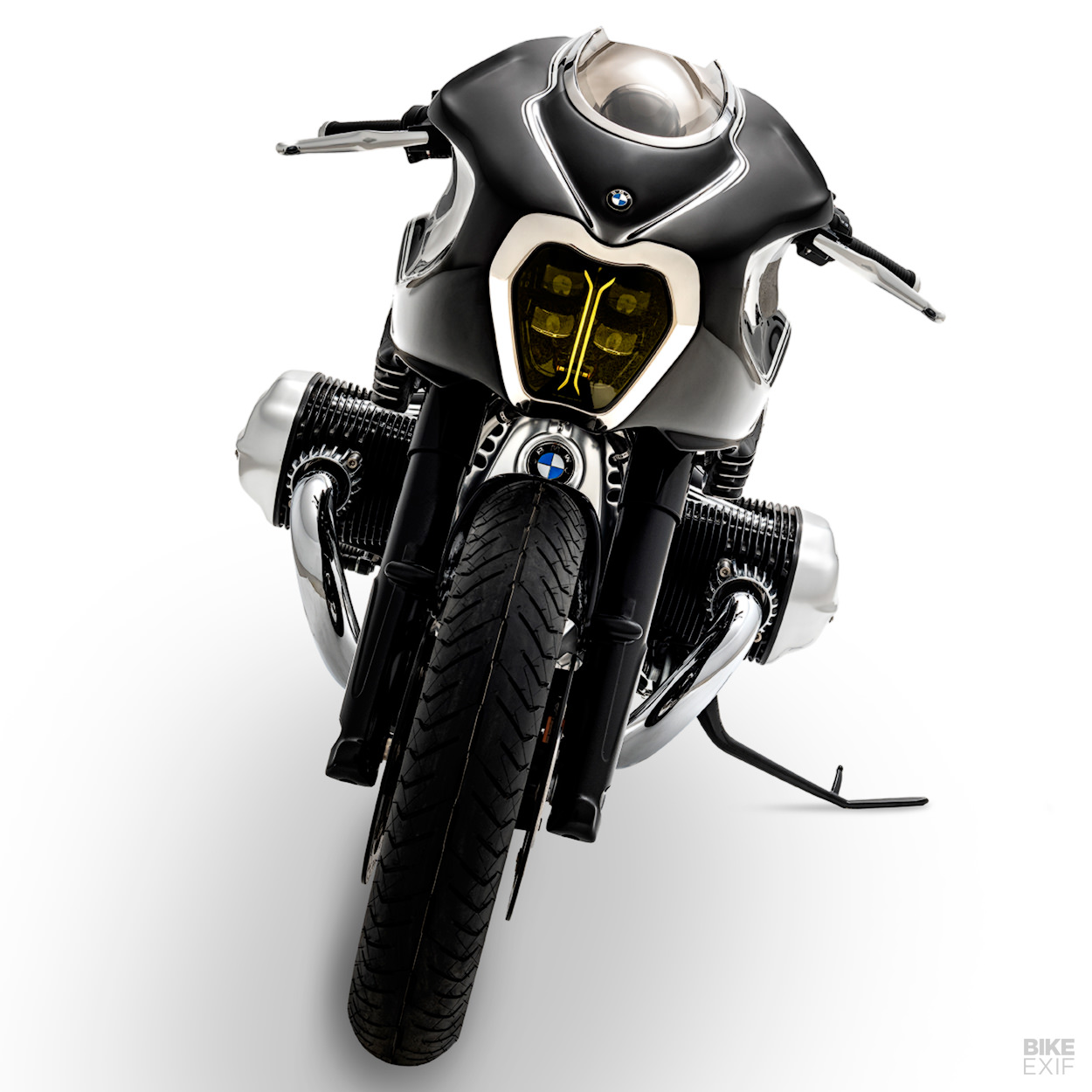 Custom BMW R18 cruiser motorcycle by Blechmann