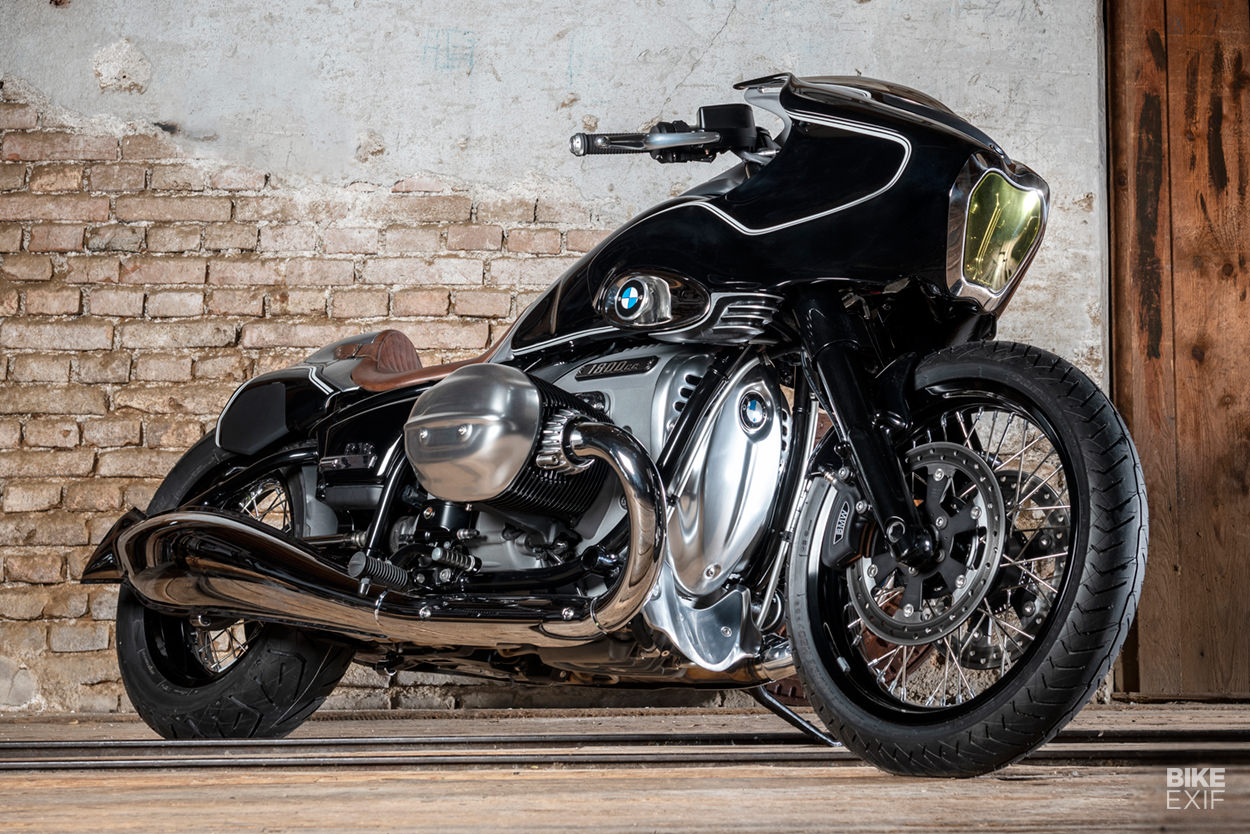 Custom BMW R18 cruiser motorcycle by Blechmann