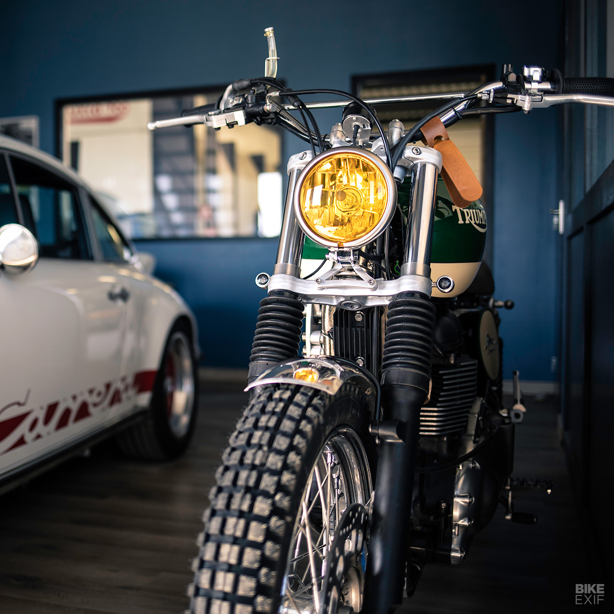 Custom Triumph T100 by FCR with a matching Porsche 911