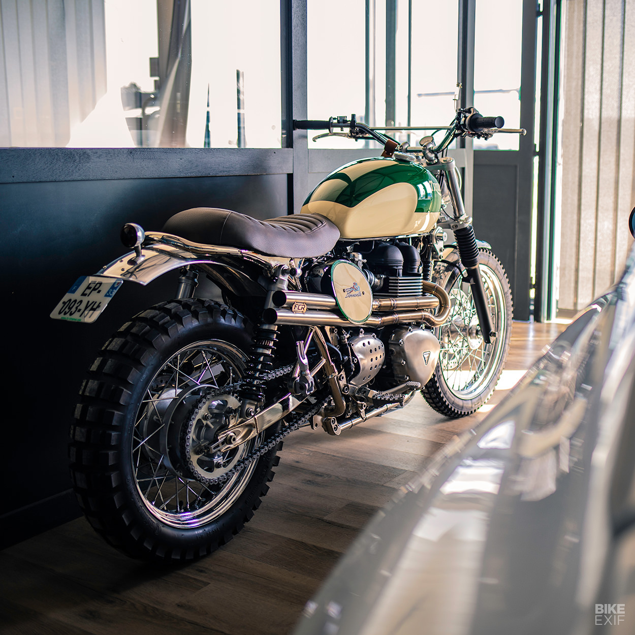 Custom Triumph T100 by FCR with a matching Porsche 911
