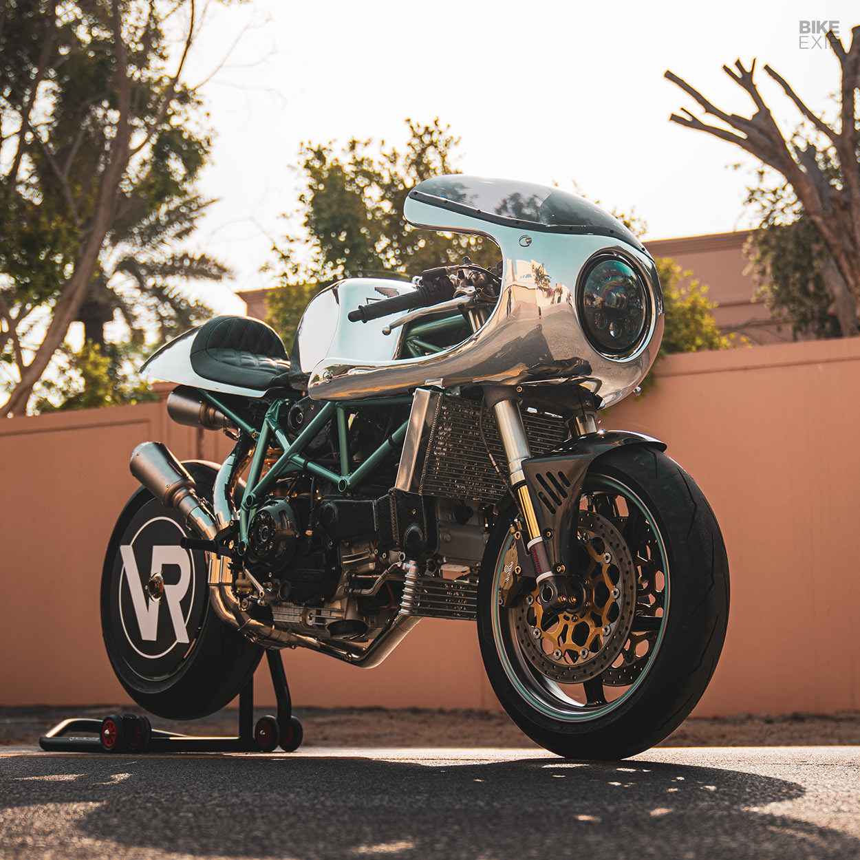 Ducati 996 cafe racer by VR Customs