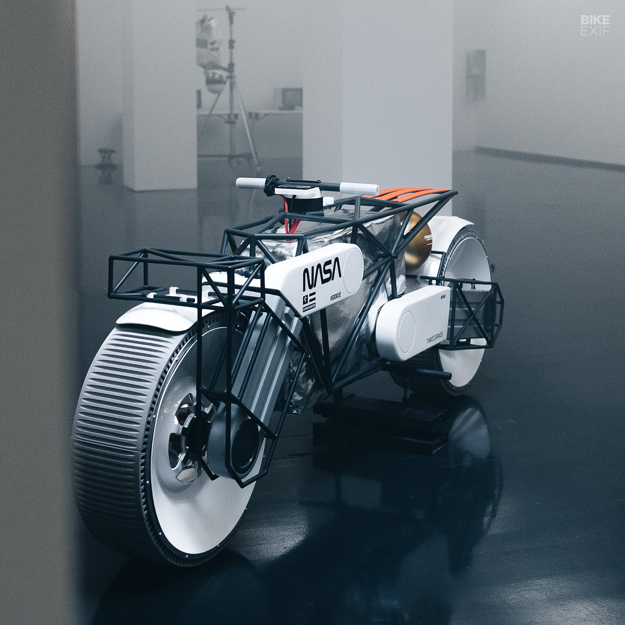 The Tardigrade moon rover motorcycle by Hookie Co.
