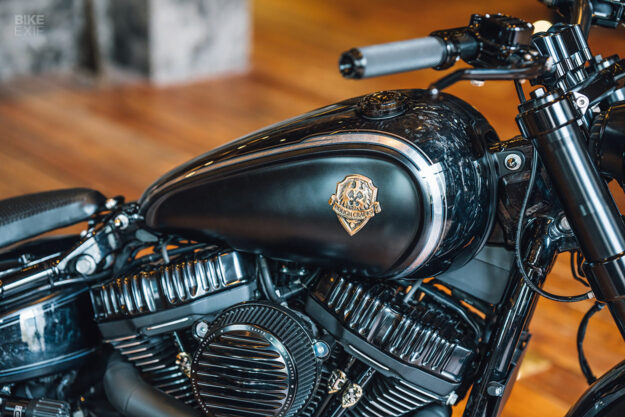 Nocturnal Unicorn: A Harley Fat Boy, Rough Crafts style | Bike EXIF