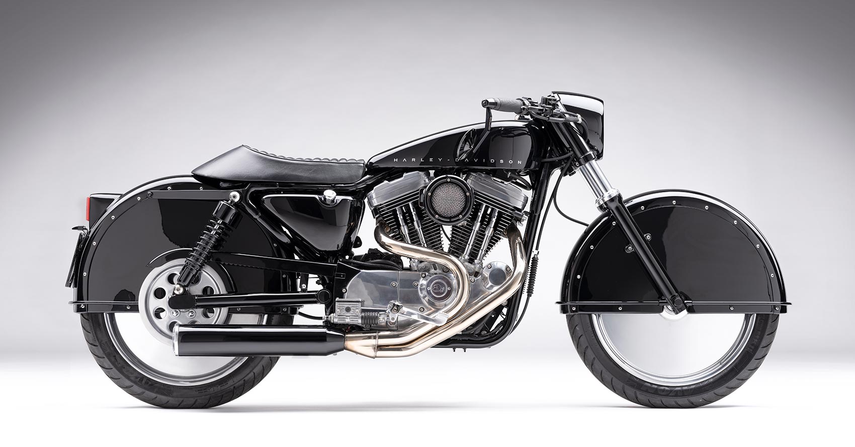 Pin's moto harley davidson/INITIALS/superb 