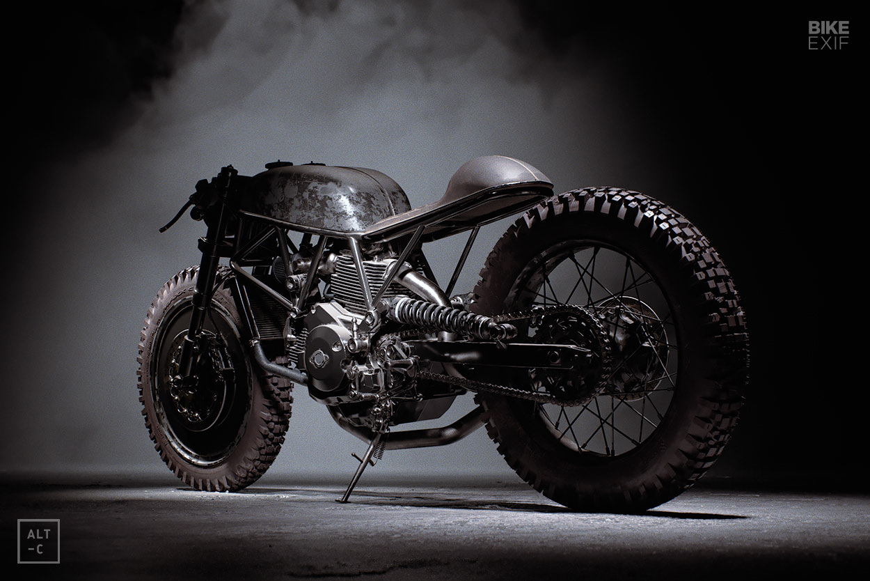 The Batman motorcycle design by Ash Thorp