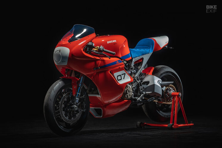 Ducati Monster 1200 personnalisé par deBolex Engineering