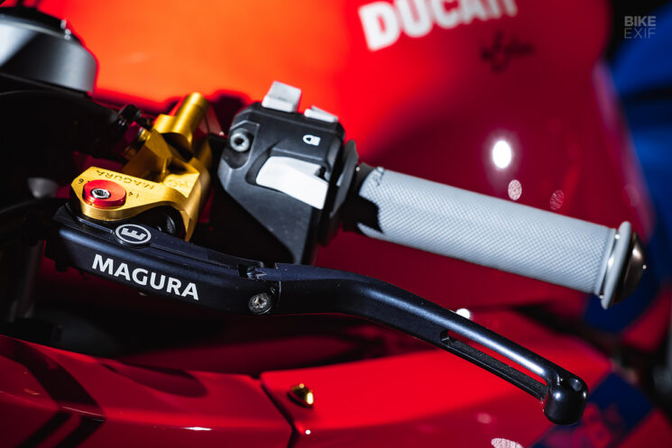 Ducati Monster 1200 personnalisé par deBolex Engineering