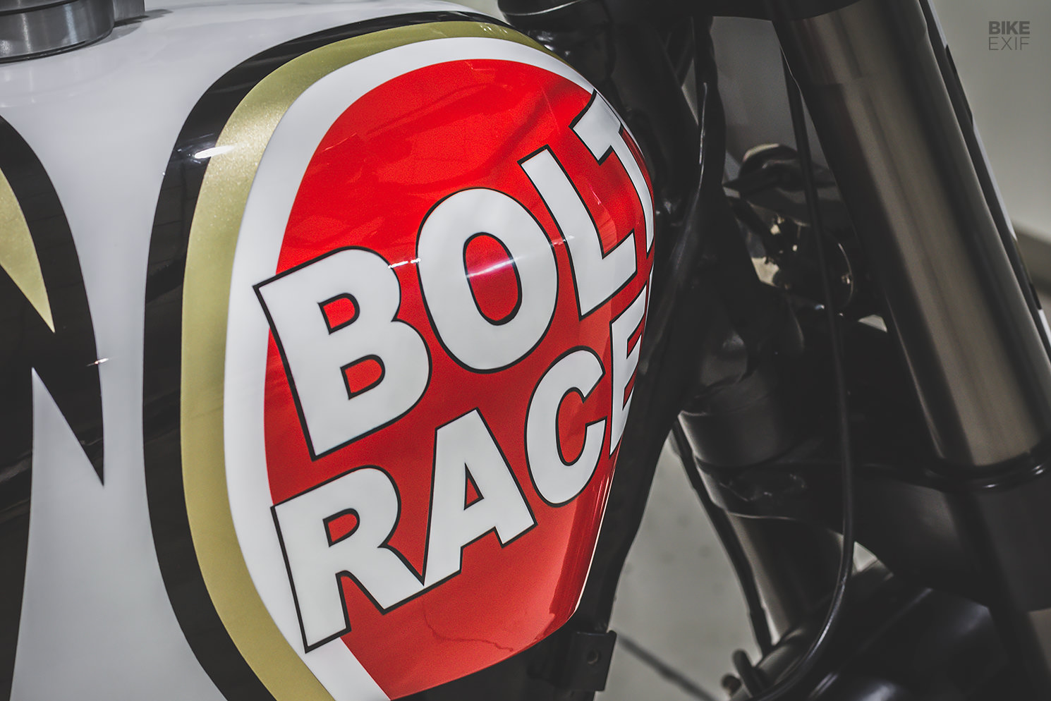 Bolt Racer: A custom Suzuki DR Big with Schwantz style | Bike EXIF