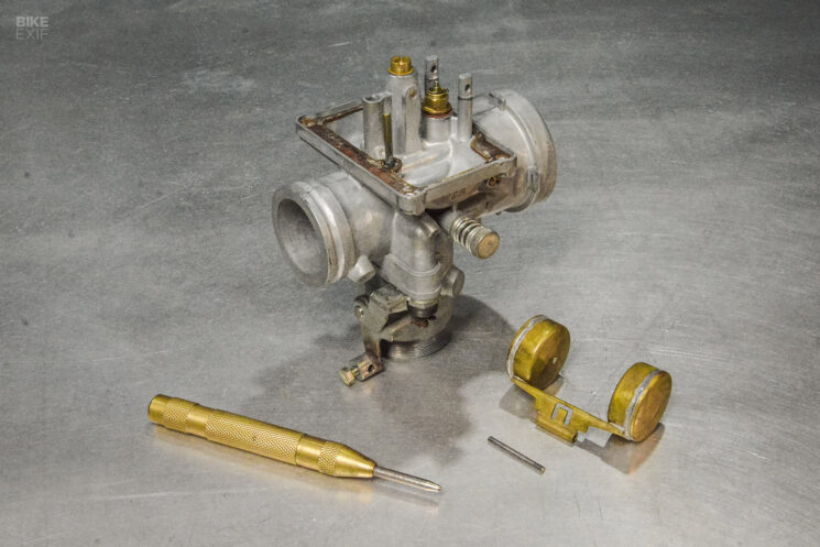 Rebuilding a Mikuni round slide carburetor