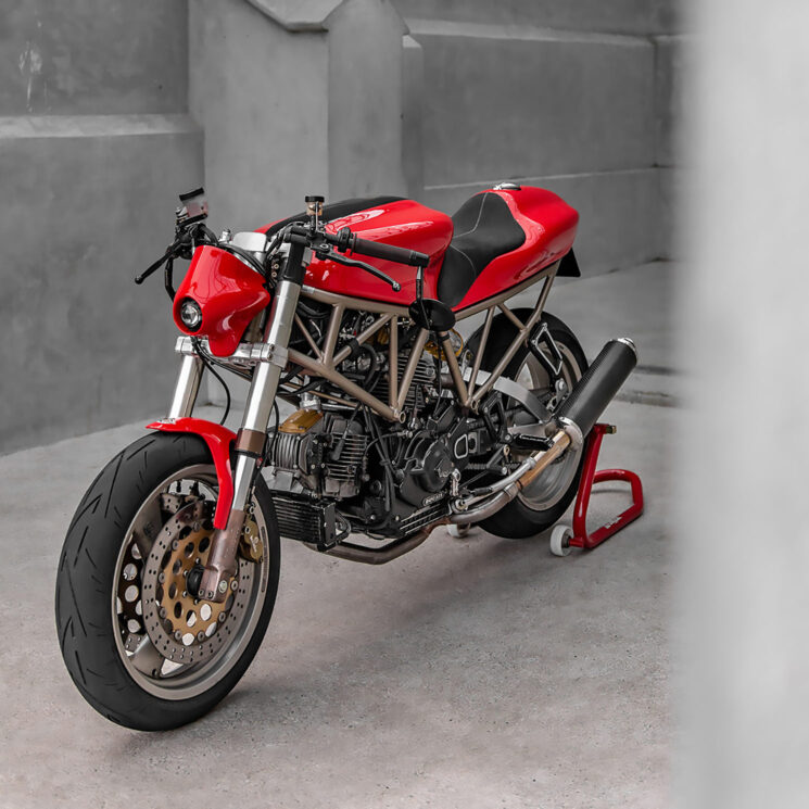 Custom Ducati 900SS by Emmanuel Dietrich