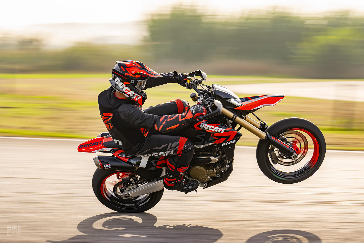 First look: The 77.5 hp Ducati Hypermotard 698 Mono supermoto
