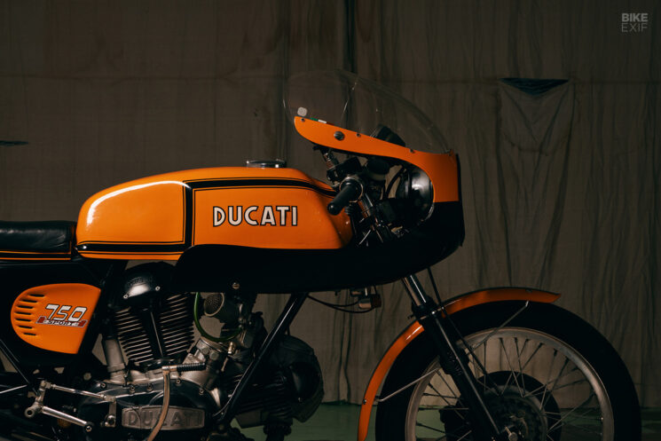 1972 Ducati 750 Sport 'Z Stripe' sur Moto Borgotaro