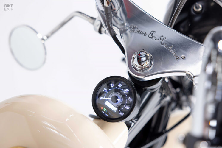 Kawasaki W650 hardtail bobber by Deus ex Machina