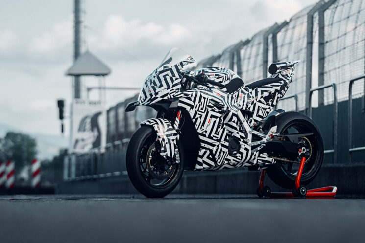 Production racing bike 2025 KTM 990 RC R