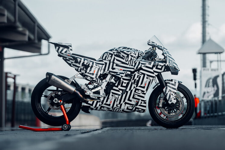 2025 KTM 990 RC R production race bike