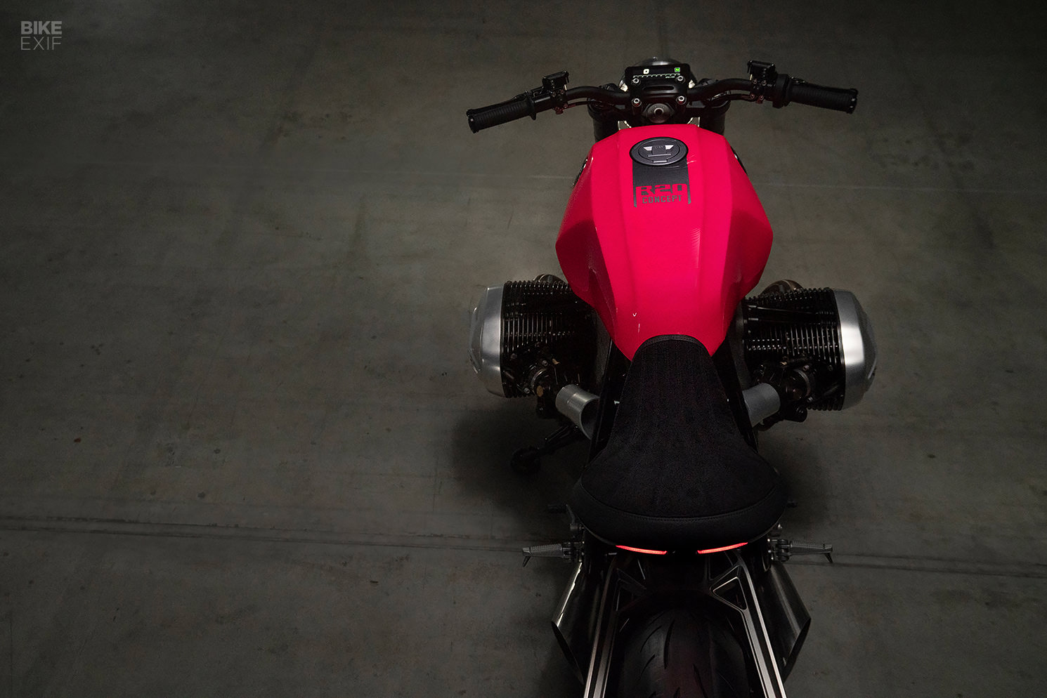 Bmw R Concept Bmw Stuns With A Hot Pink Liter Boxer Bike Exif