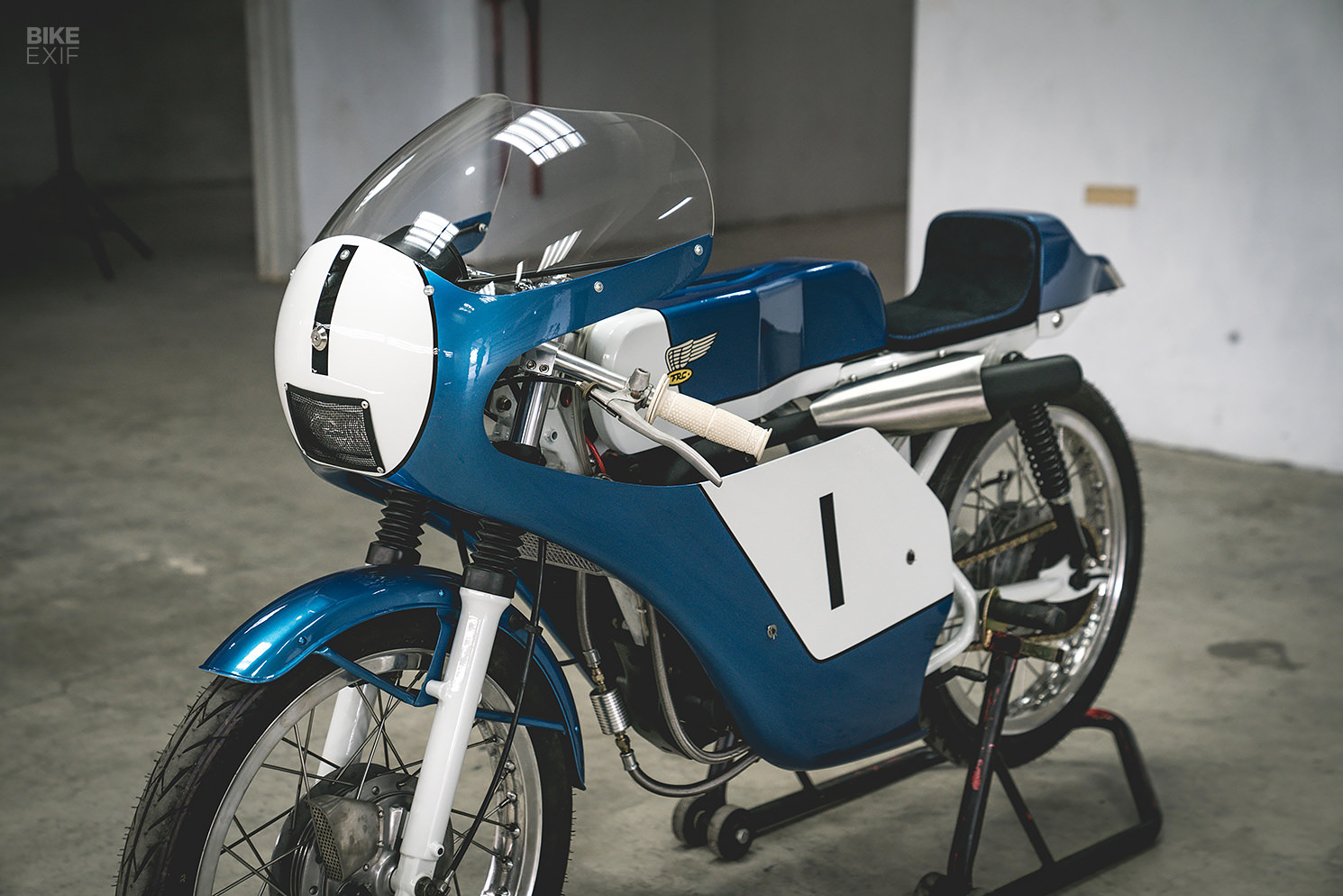 Spirit of the Sixties: A SYM Wolf 125 vintage racer from Taiwan | Bike EXIF