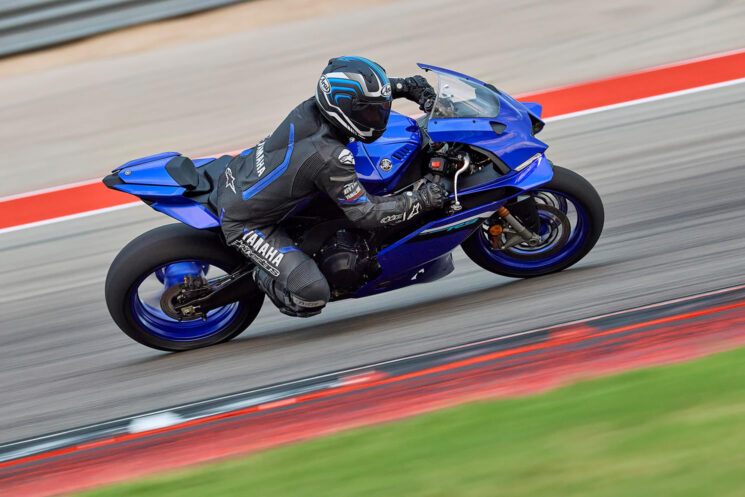 2025 Yamaha R9 sportbike