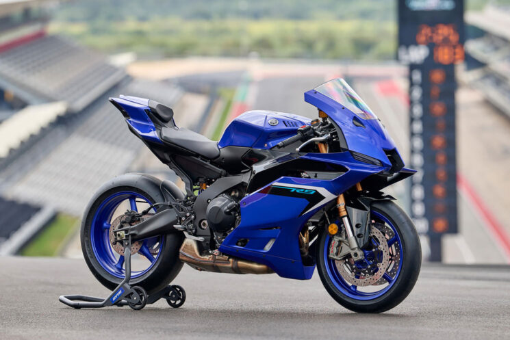 2025 Yamaha R9 sportbike