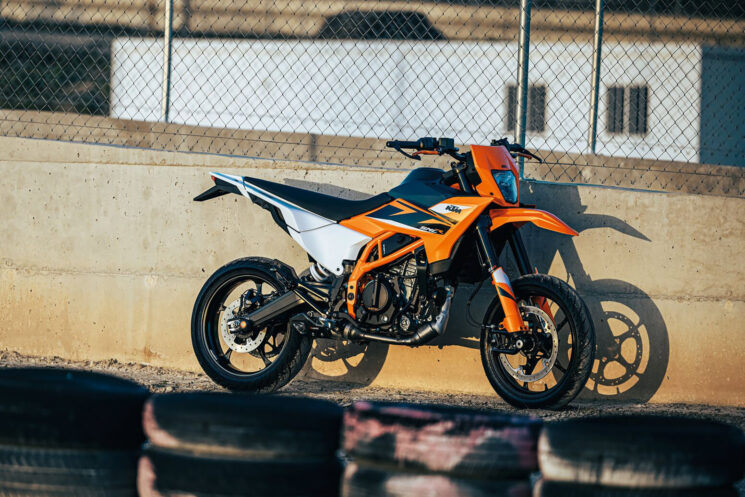 2025 KTM 125 SMC R supermoto